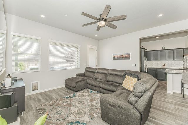 1055 Agua Dulce Avenue, Clovis, CA 93619