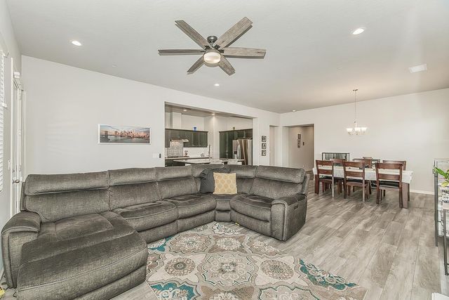 1055 Agua Dulce Avenue, Clovis, CA 93619