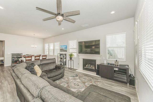 1055 Agua Dulce Avenue, Clovis, CA 93619