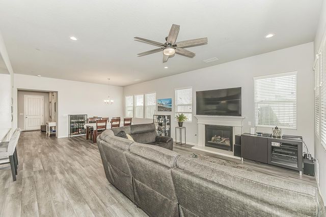 1055 Agua Dulce Avenue, Clovis, CA 93619