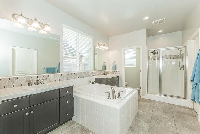 1055 Agua Dulce Avenue, Clovis, CA 93619