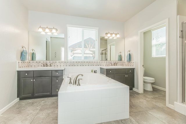 1055 Agua Dulce Avenue, Clovis, CA 93619