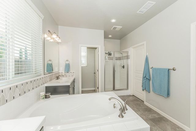 1055 Agua Dulce Avenue, Clovis, CA 93619