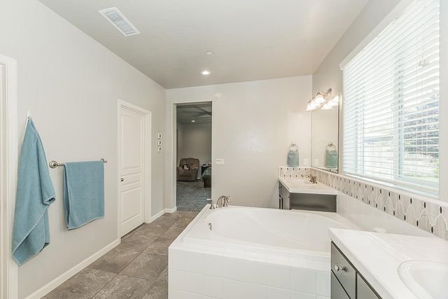 1055 Agua Dulce Avenue, Clovis, CA 93619