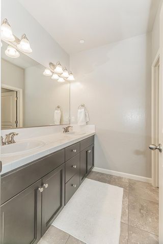 1055 Agua Dulce Avenue, Clovis, CA 93619