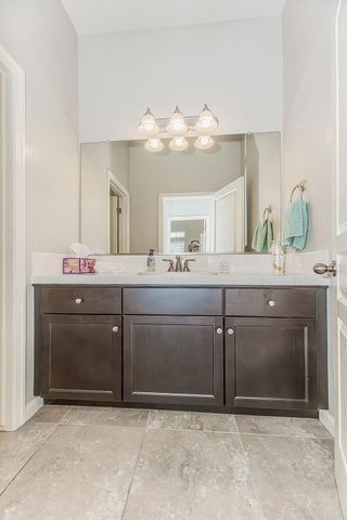 1055 Agua Dulce Avenue, Clovis, CA 93619