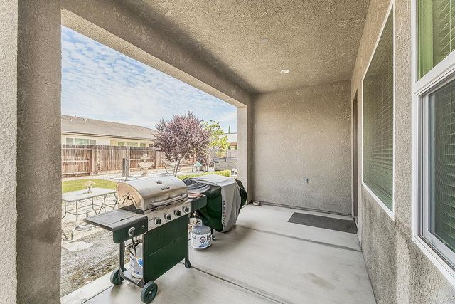 1055 Agua Dulce Avenue, Clovis, CA 93619