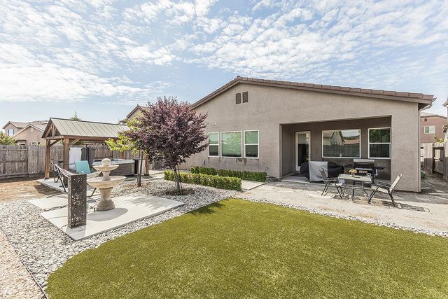 1055 Agua Dulce Avenue, Clovis, CA 93619