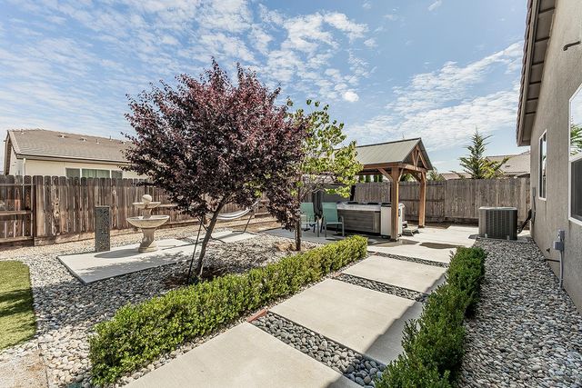 1055 Agua Dulce Avenue, Clovis, CA 93619