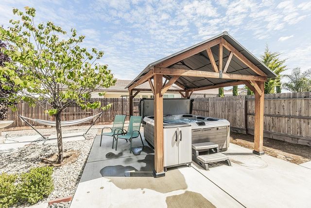 1055 Agua Dulce Avenue, Clovis, CA 93619