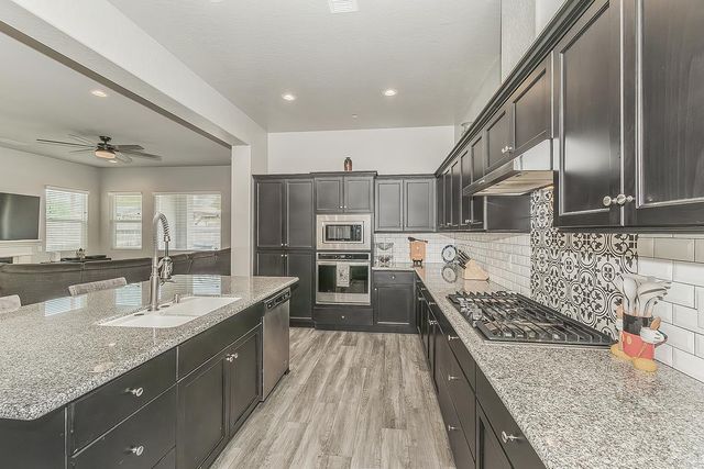 1055 Agua Dulce Avenue, Clovis, CA 93619