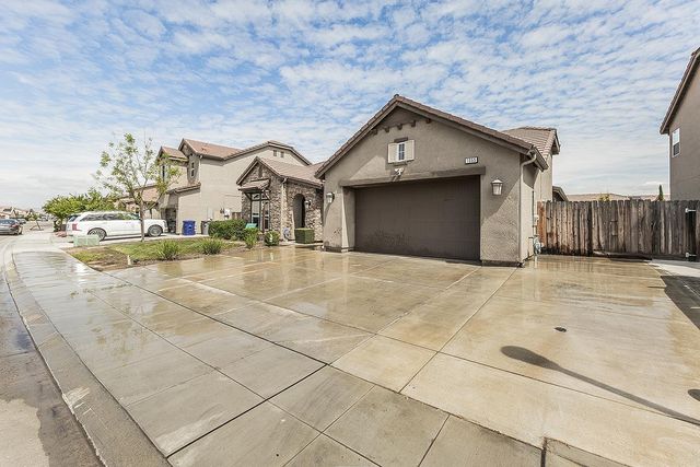 1055 Agua Dulce Avenue, Clovis, CA 93619