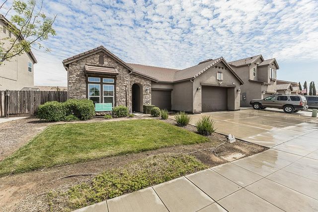 1055 Agua Dulce Avenue, Clovis, CA 93619