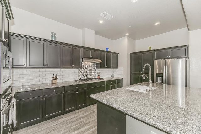 1055 Agua Dulce Avenue, Clovis, CA 93619