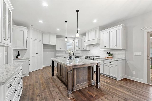 16657 S Chalet Drive, Olathe, KS 66062