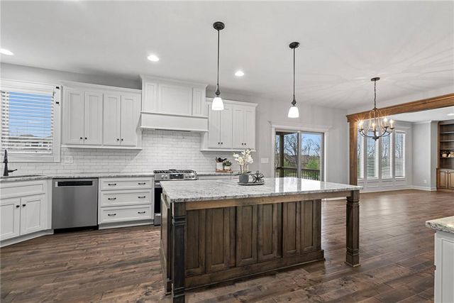 16657 S Chalet Drive, Olathe, KS 66062