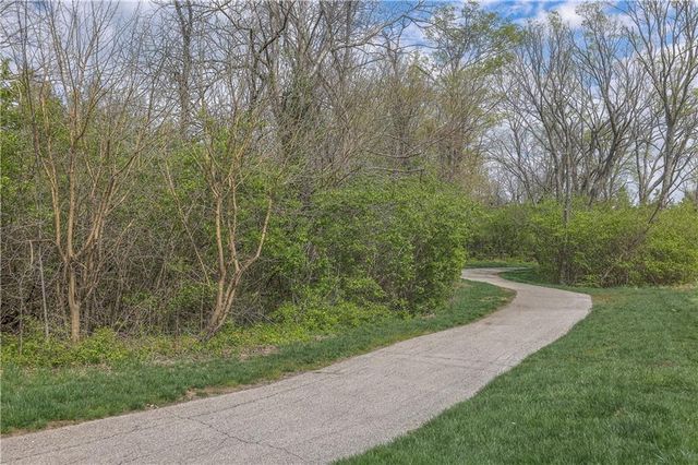 16657 S Chalet Drive, Olathe, KS 66062