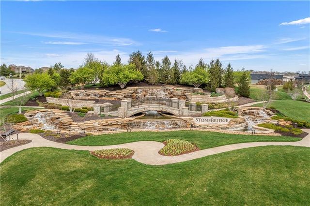 16657 S Chalet Drive, Olathe, KS 66062