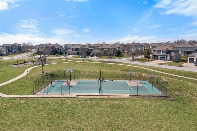 16657 S Chalet Drive, Olathe, KS 66062