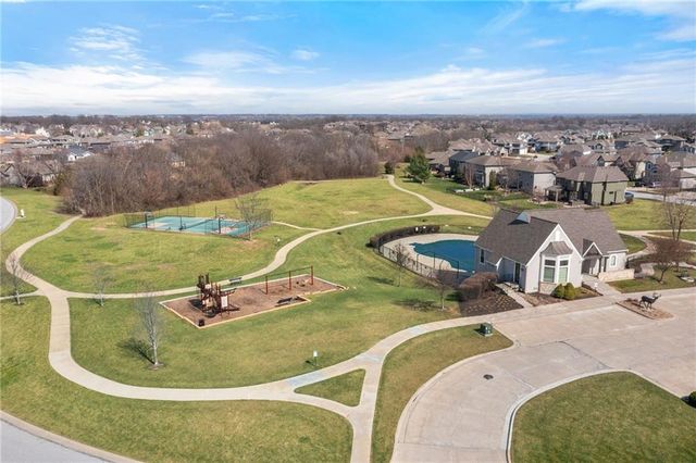 16657 S Chalet Drive, Olathe, KS 66062