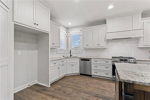 16657 S Chalet Drive, Olathe, KS 66062