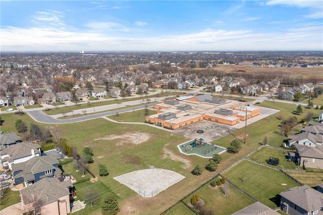 16657 S Chalet Drive, Olathe, KS 66062