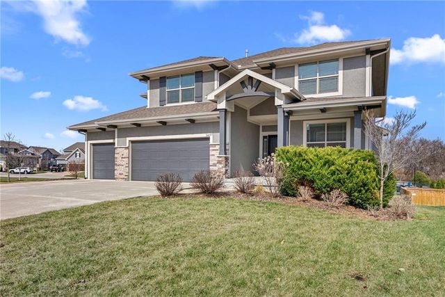 16657 S Chalet Drive, Olathe, KS 66062