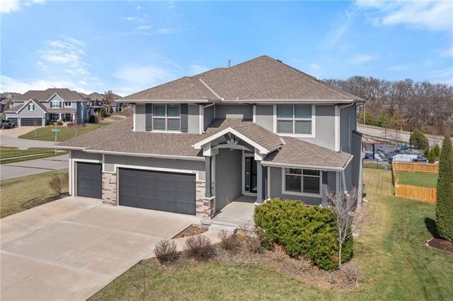 16657 S Chalet Drive, Olathe, KS 66062