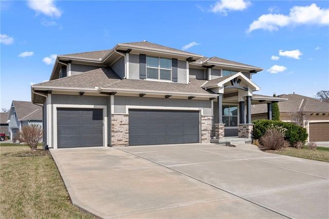 16657 S Chalet Drive, Olathe, KS 66062