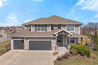 16657 S Chalet Drive, Olathe, KS 66062