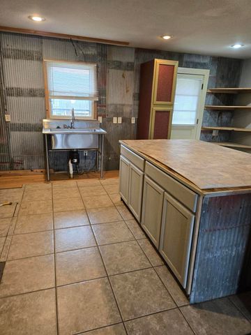 19304 Hillcrest Lane, Cassville, MO 65625