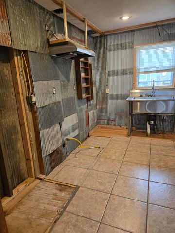 19304 Hillcrest Lane, Cassville, MO 65625