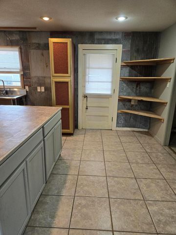 19304 Hillcrest Lane, Cassville, MO 65625