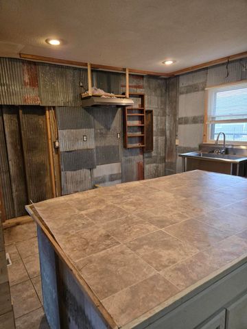 19304 Hillcrest Lane, Cassville, MO 65625