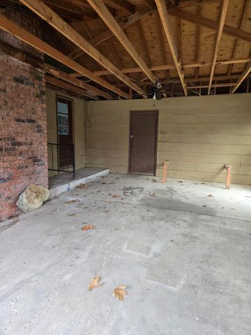 19304 Hillcrest Lane, Cassville, MO 65625