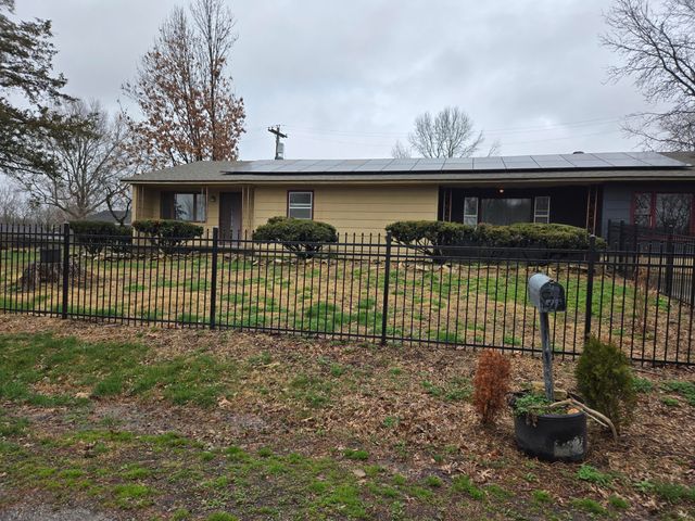 19304 Hillcrest Lane, Cassville, MO 65625