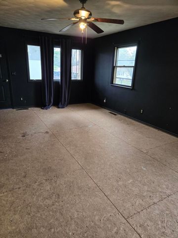 19304 Hillcrest Lane, Cassville, MO 65625