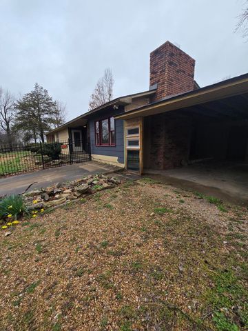 19304 Hillcrest Lane, Cassville, MO 65625