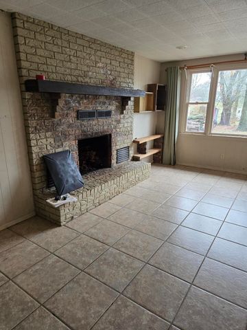 19304 Hillcrest Lane, Cassville, MO 65625