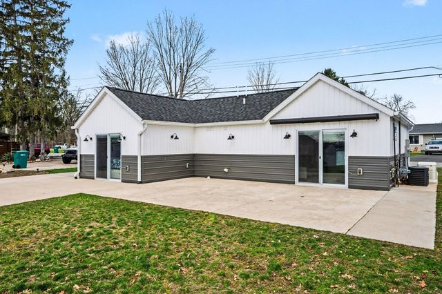 10139 Woodlawn Drive, Portage, MI 49002