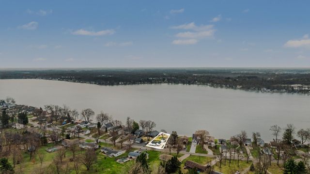 10139 Woodlawn Drive, Portage, MI 49002