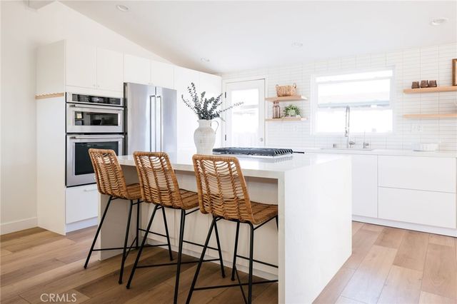 2566 Oxford, Costa Mesa, CA 92626