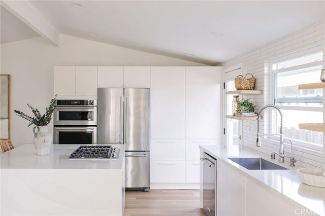 2566 Oxford, Costa Mesa, CA 92626