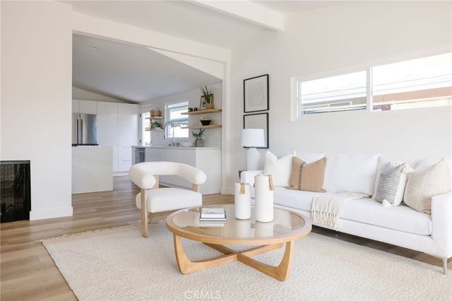 2566 Oxford, Costa Mesa, CA 92626