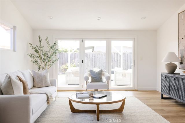 2566 Oxford, Costa Mesa, CA 92626