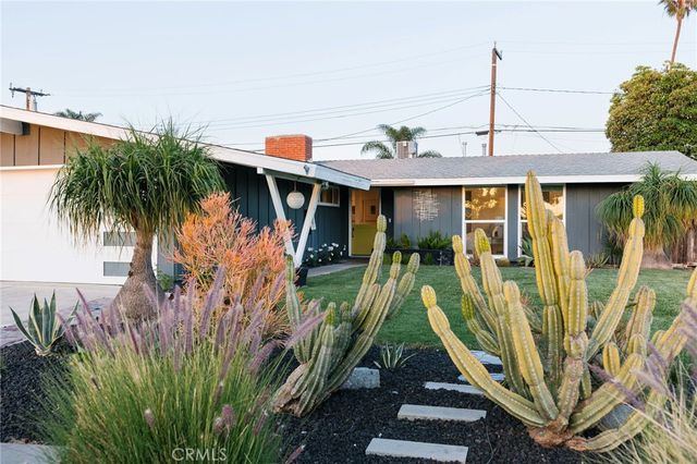 2566 Oxford, Costa Mesa, CA 92626