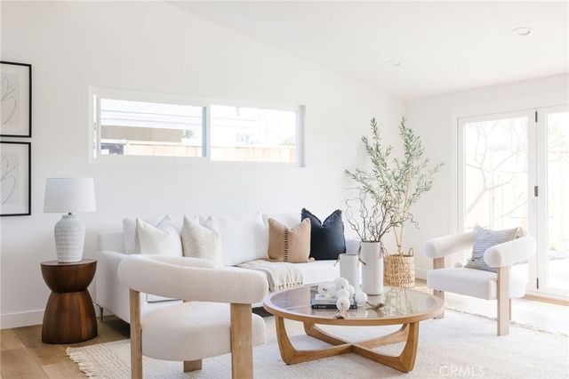 2566 Oxford, Costa Mesa, CA 92626