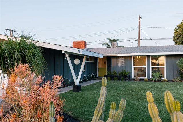 2566 Oxford, Costa Mesa, CA 92626