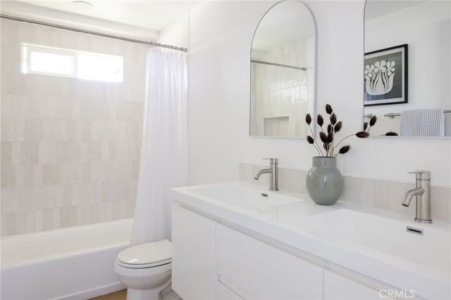 2566 Oxford, Costa Mesa, CA 92626