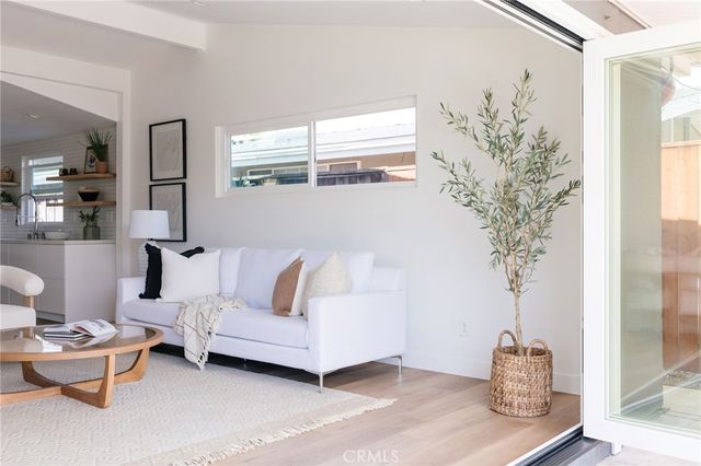 2566 Oxford, Costa Mesa, CA 92626